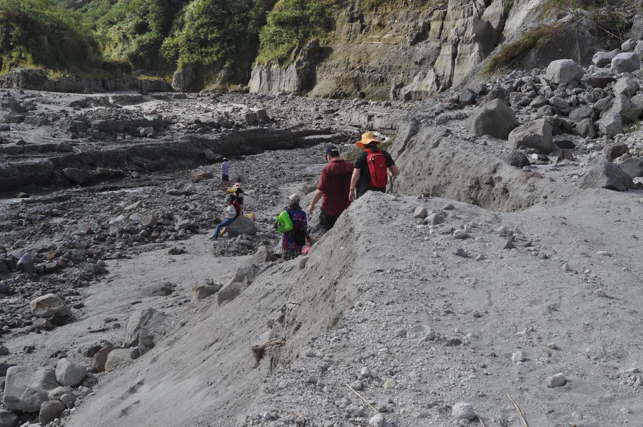 Bognot Lodge : Alvin Bognot Mt Pinatubo Guesthouse And Tours Santa Juliana Ngoại thất bức ảnh